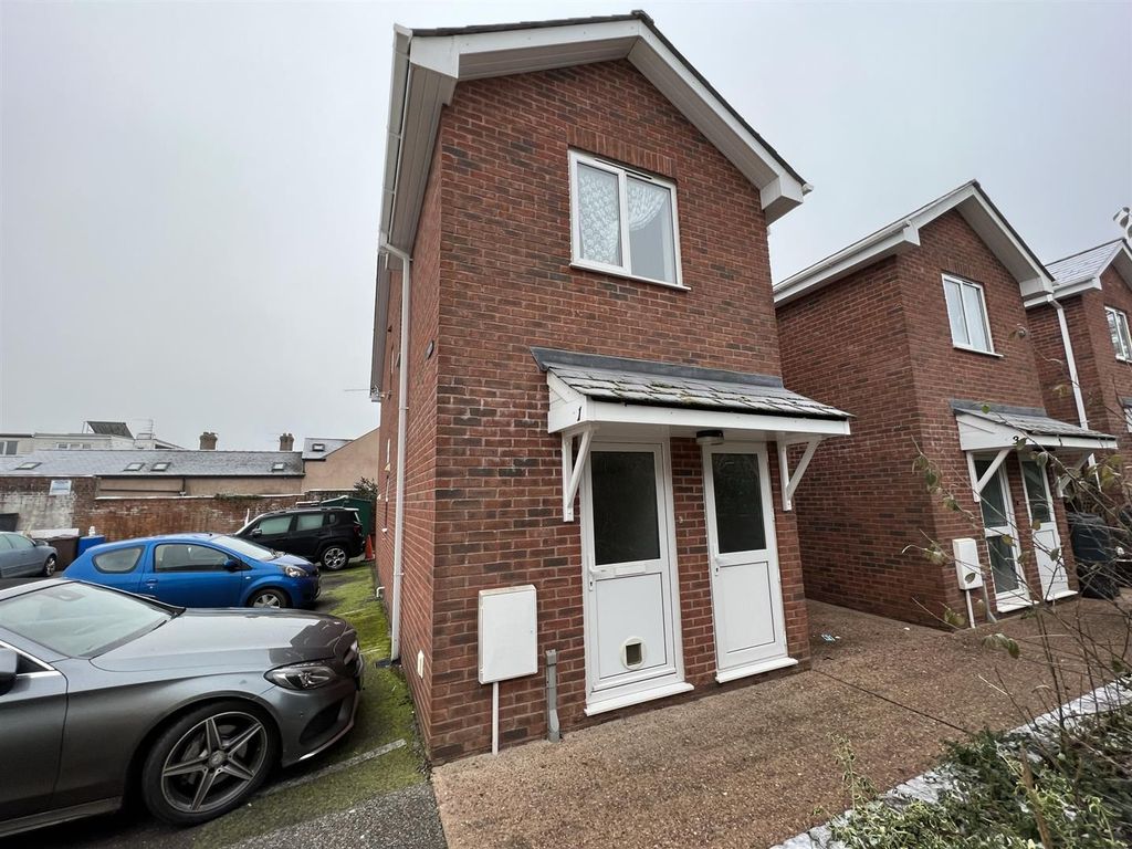 2 bed to rent in Dolphin Court, Fore Street, Cullompton EX15, £600 pcm Zoopla