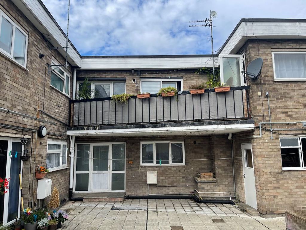 3 bed flat for sale in 32 Goodwin Parade, Hull, North Humberside HU3