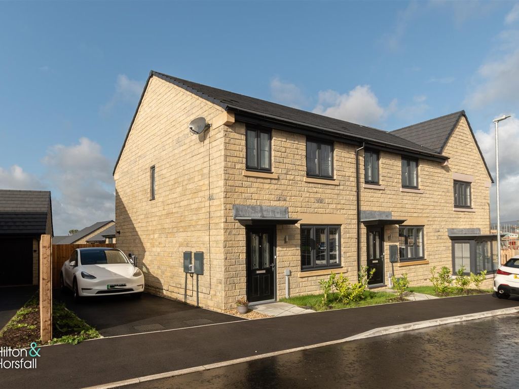 3 bed semidetached house for sale in Founders Close, Cliviger, Burnley