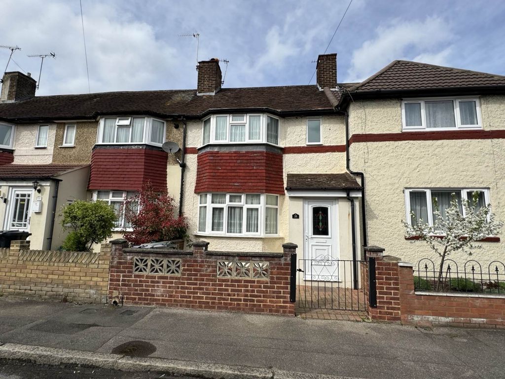 3 bed terraced house to rent in Ingram Road, Dartford DA1, £1,500 pcm