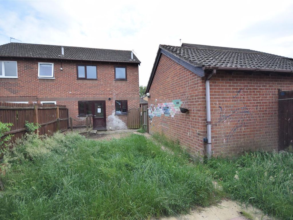 3 bed semidetached house for sale in Ullswater Drive, Hethersett