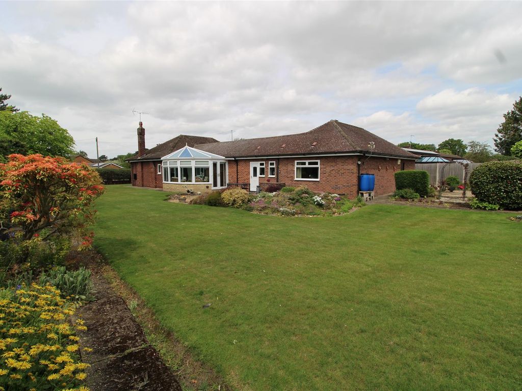 4 bed detached bungalow for sale in Waterloo Lane, Skellingthorpe