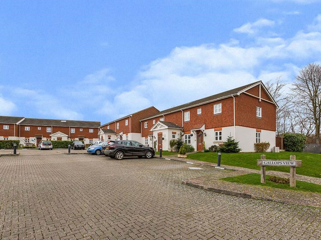2 bed flat for sale in Gallops View, Brickfield Farm Close, Longfield