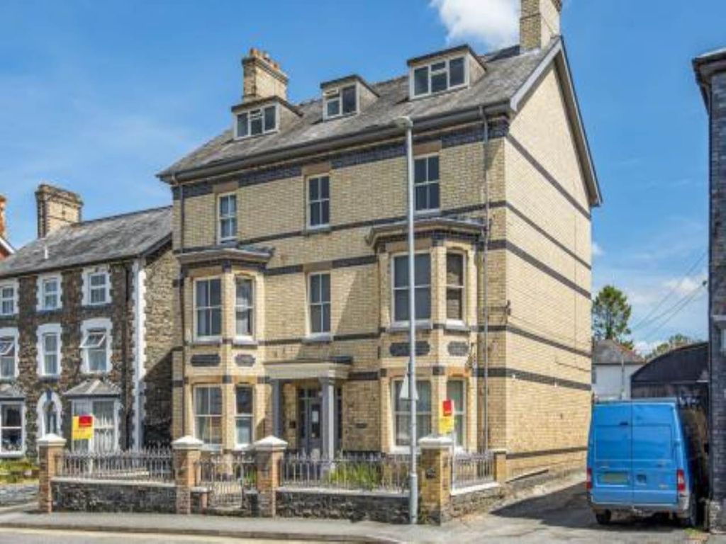 1 bed flat to rent in Flat 1A Belmont, Temple Street, Llandrindod Wells