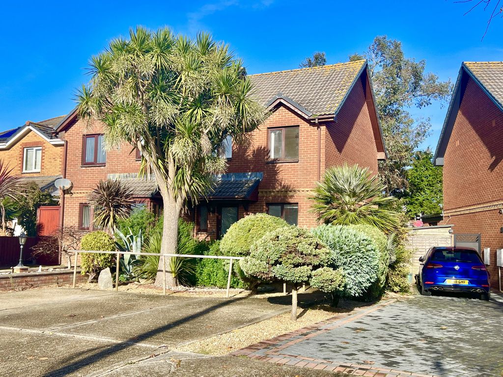 3 bed semidetached house for sale in Marlborough Close, Ryde PO33, £295,000 Zoopla