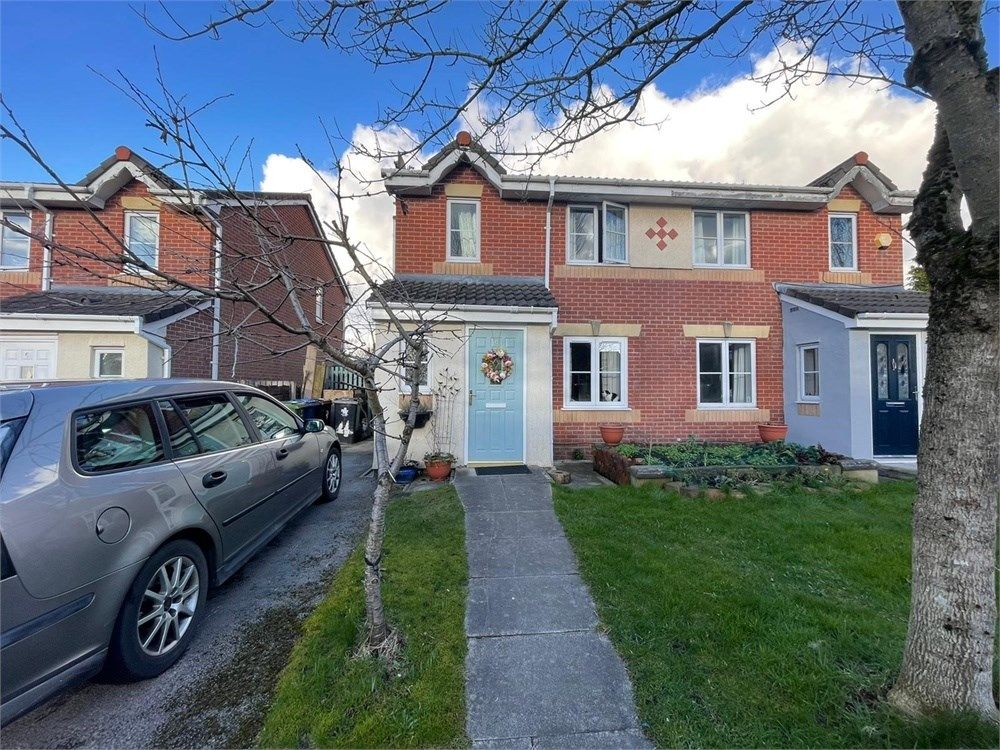 4 bed semidetached house for sale in Lawndale Close, Manchester M26