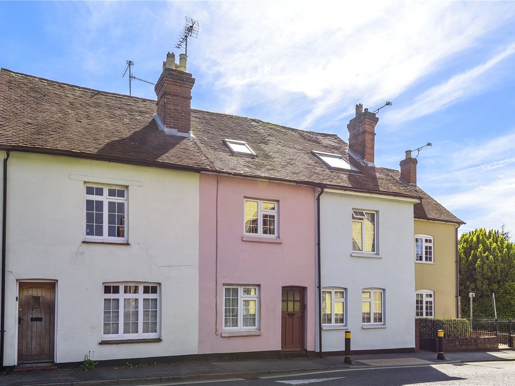 3 bed end terrace house for sale in Church Street, Alton, Hampshire