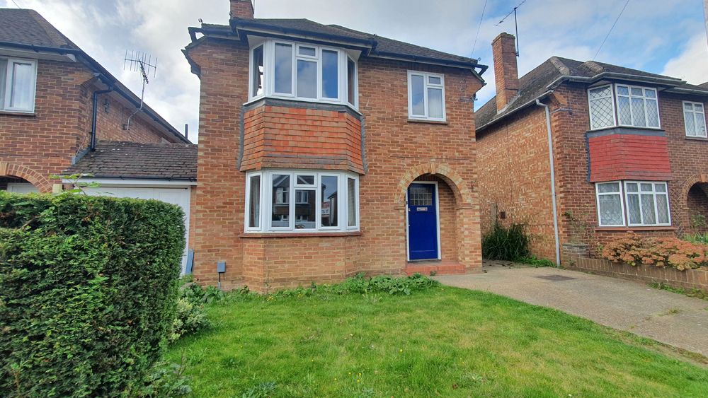 3 bed detached house to rent in Waltham Avenbue, Guildford GU2 Zoopla