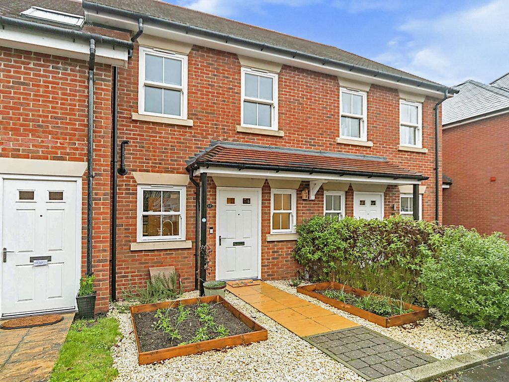 2 bed terraced house for sale in Haden Square, Reading RG1 Zoopla