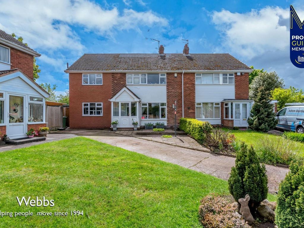 4 bed semidetached house for sale in Ambergate Close, Bloxwich