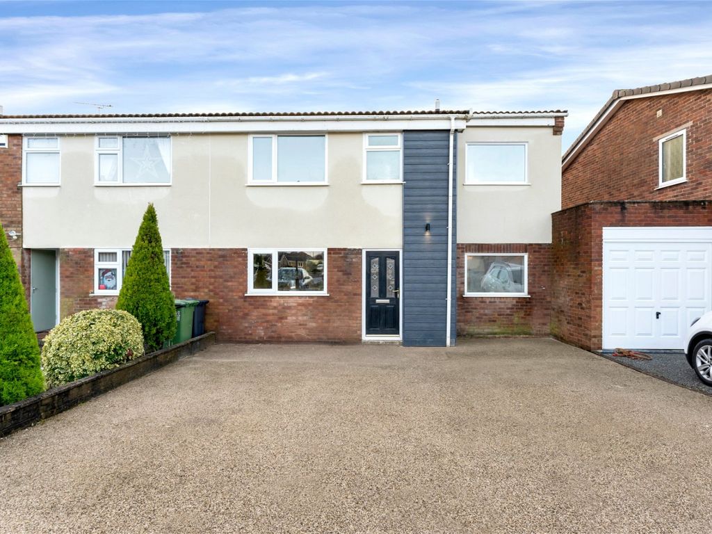 4 bed semidetached house for sale in Woburn Close, Swanwick, Alfreton