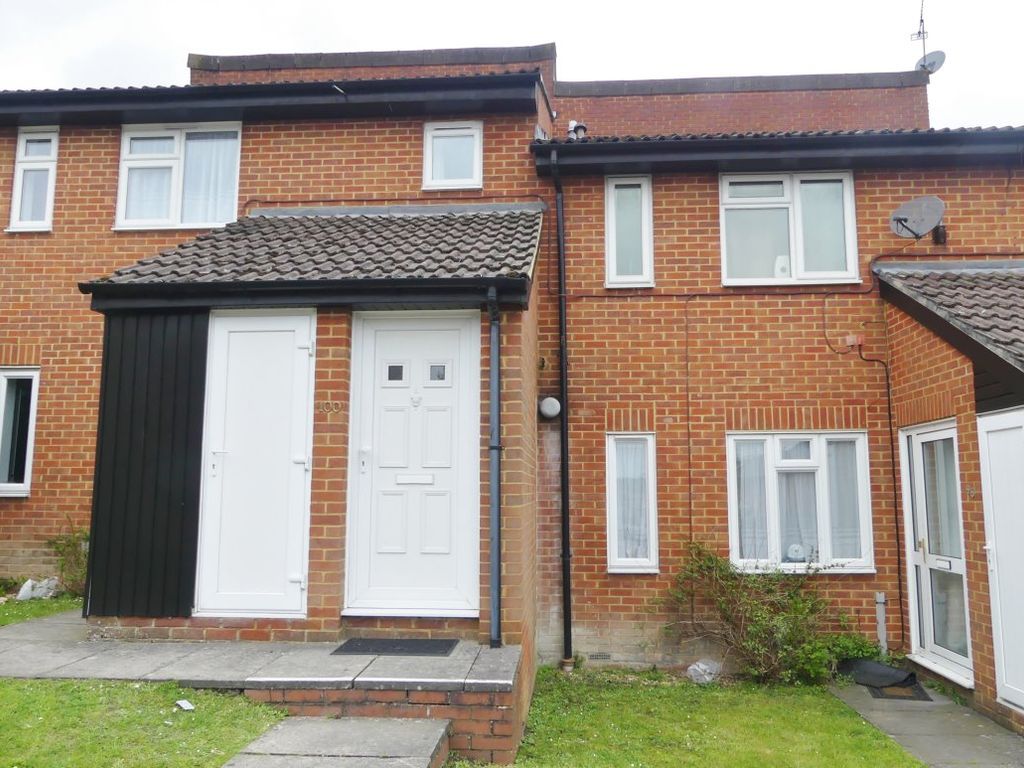 Studio to rent in Desborough Park Road, High HP12, £795 pcm