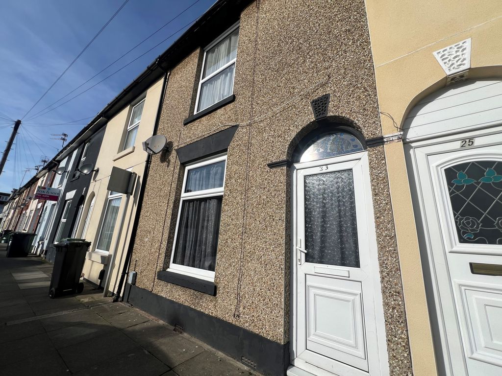 3 bed terraced house to rent in Toronto Road, Portsmouth PO2, £1,300