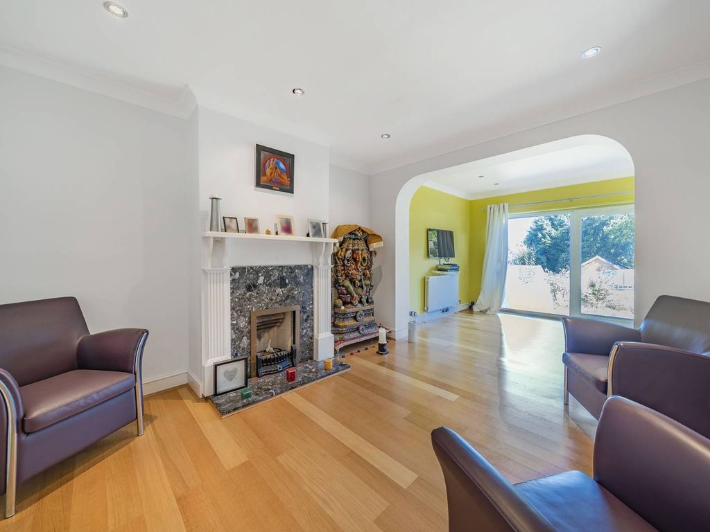 4 bed semidetached house for sale in Benhurst Gardens, South Croydon