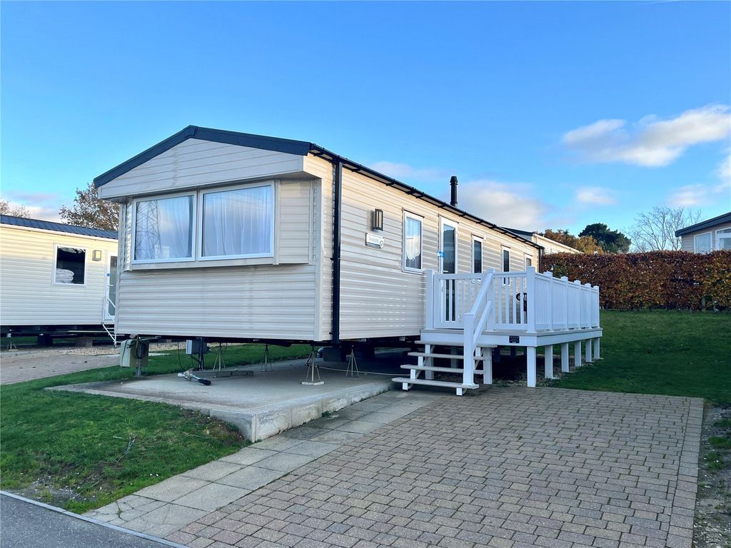 3 bed mobile/park home for sale in Sunset Terrace, Rockley Park, Poole