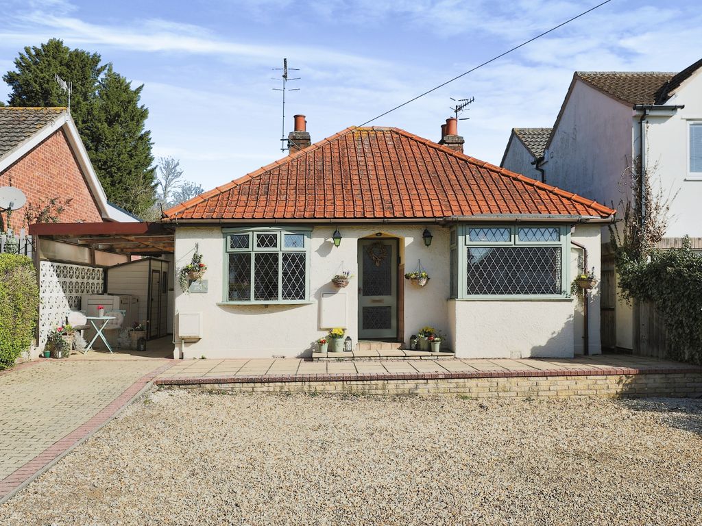 3 bed detached bungalow for sale in Alcester Road, StratfordUponAvon