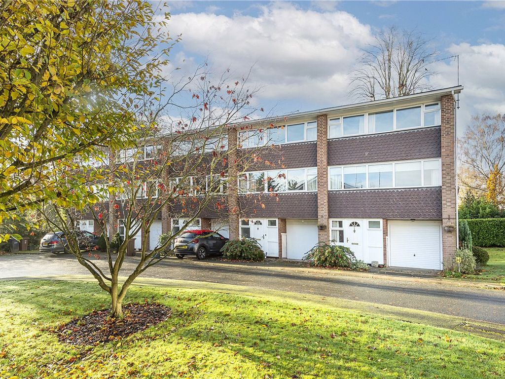 3 bed end terrace house to rent in Old Rectory Close, Harpenden