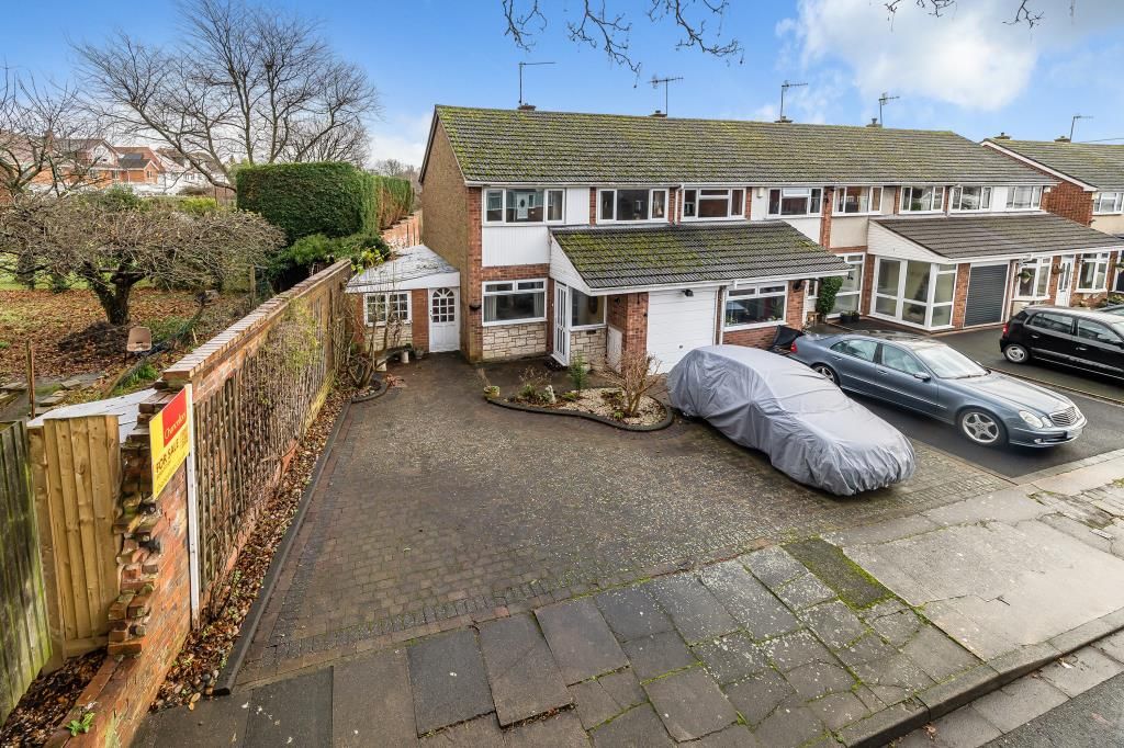 3 bed semidetached house for sale in Tennyson Close, Worcester WR3, £