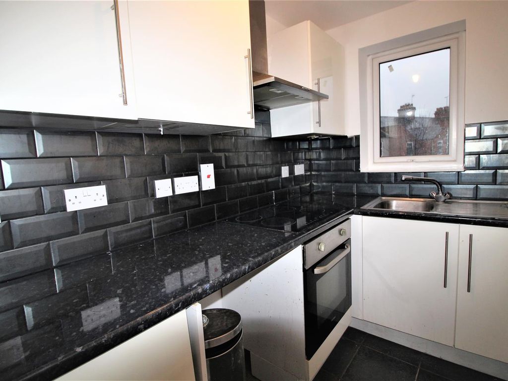 2 bed flat to rent in Park Lane, Holmfield Avenue, Leicester LE2, £650