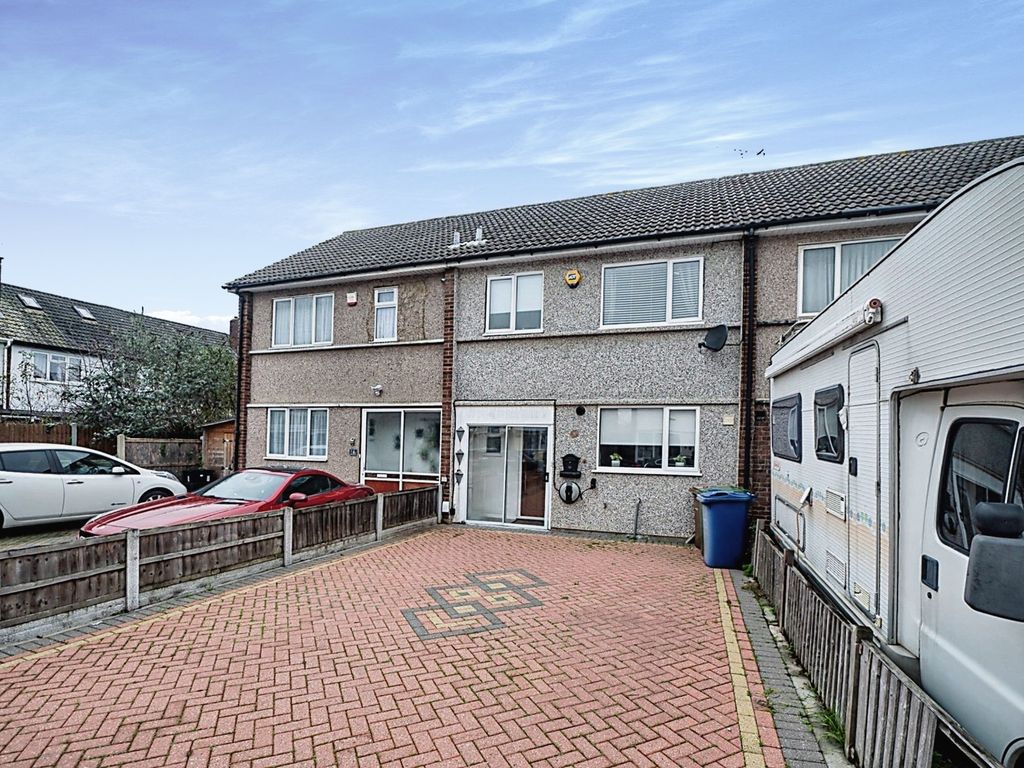 3 bed terraced house for sale in Dukes Avenue, Grays RM17 Zoopla