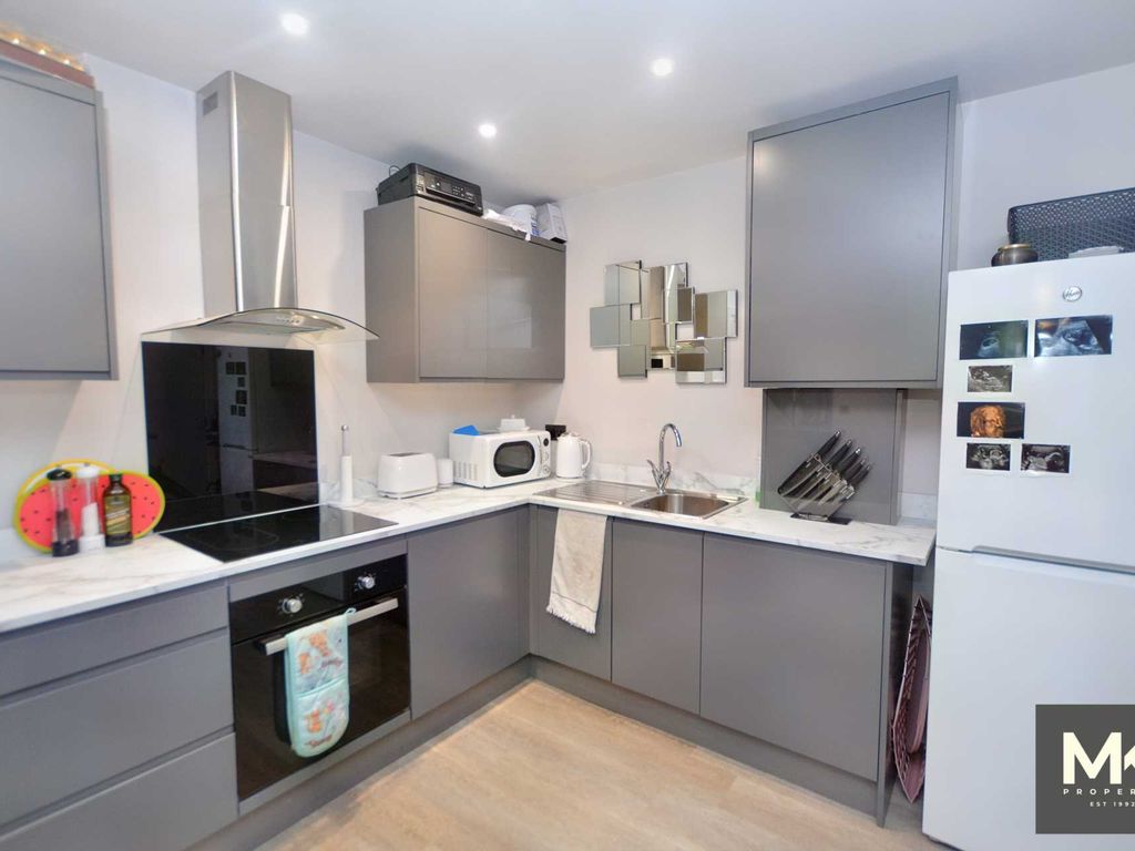 1 bed flat to rent in Walker Avenue, Wolverton Mill MK12, £900 pcm Zoopla