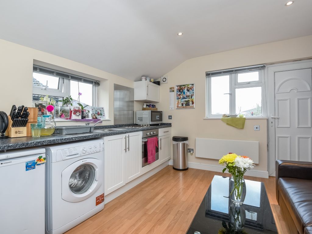 Studio to rent in Church Street, Weybridge KT13 Zoopla