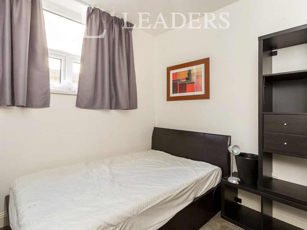 Room to rent in Ashburton Road, Southsea PO5 Zoopla
