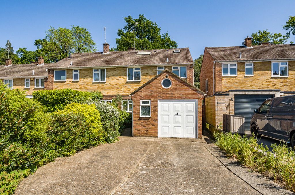 5 bed semidetached house for sale in Tudor Drive, Yateley, Hampshire