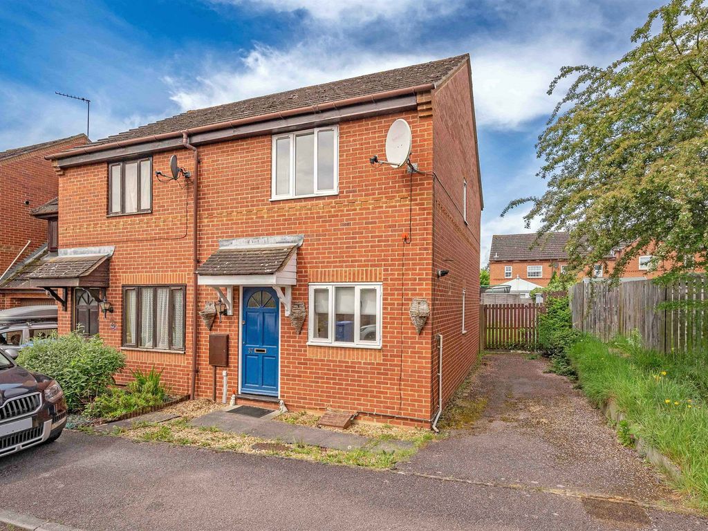 2 bed semidetached house for sale in Sandringham Court, Kettering NN15