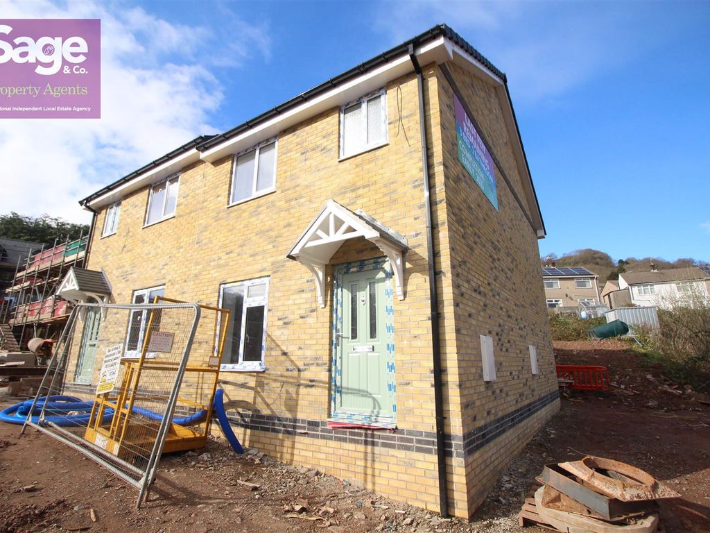 3 bed semidetached house for sale in Elm Drive, Risca, Newport NP11