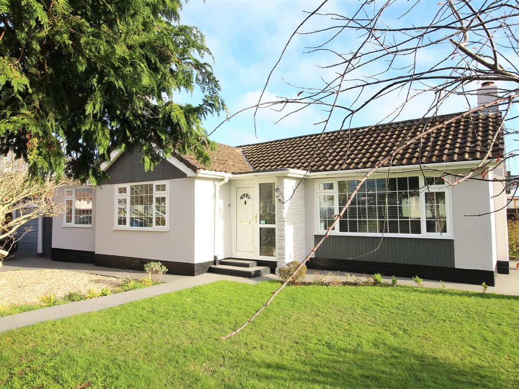 2 bed detached bungalow for sale in Beresford Road, Pennington