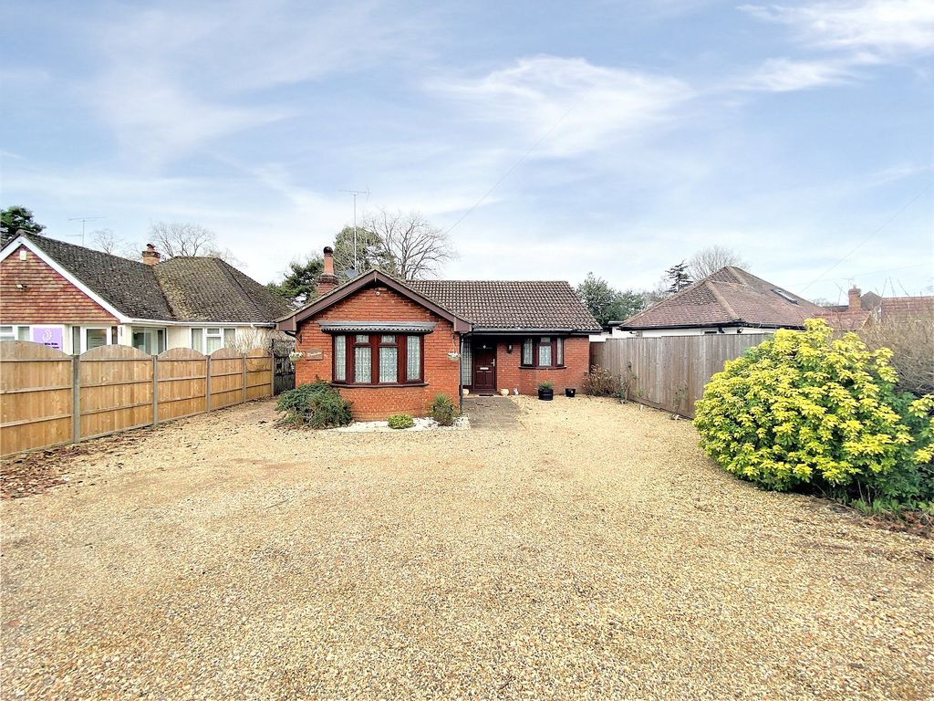 2 bed detached bungalow for sale in Nine Mile Ride, Finchampstead