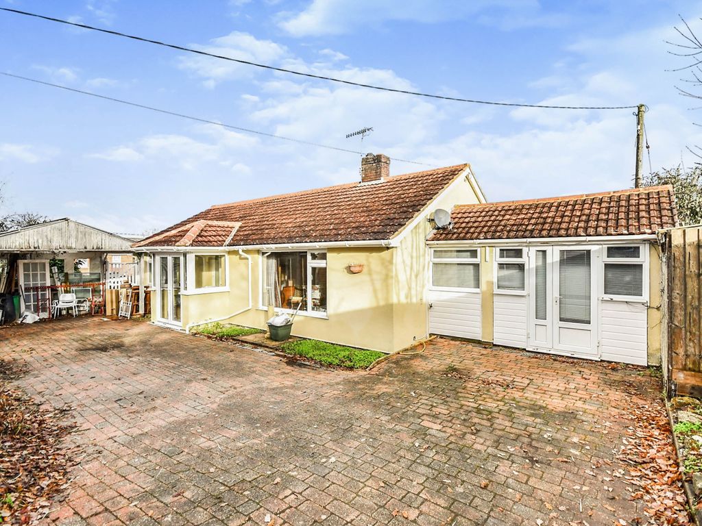 3 bed detached bungalow for sale in Vale Road, Woodfalls, Salisbury SP5