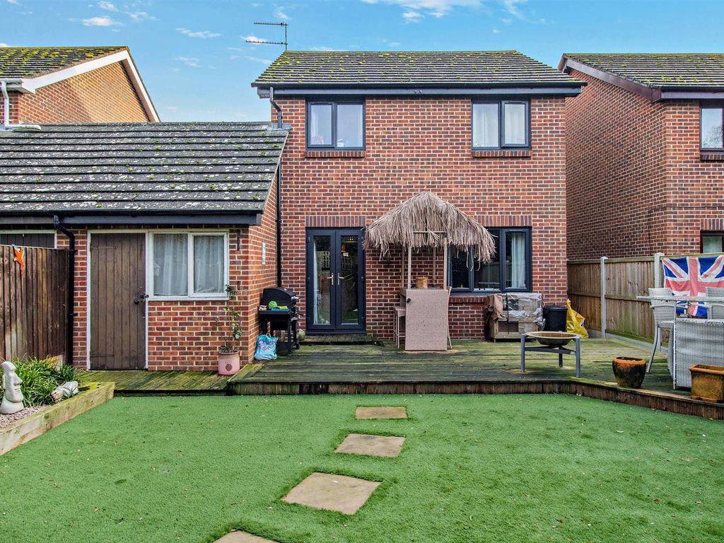3 bed detached house for sale in Cherry Orchard, Southminster CM0, £