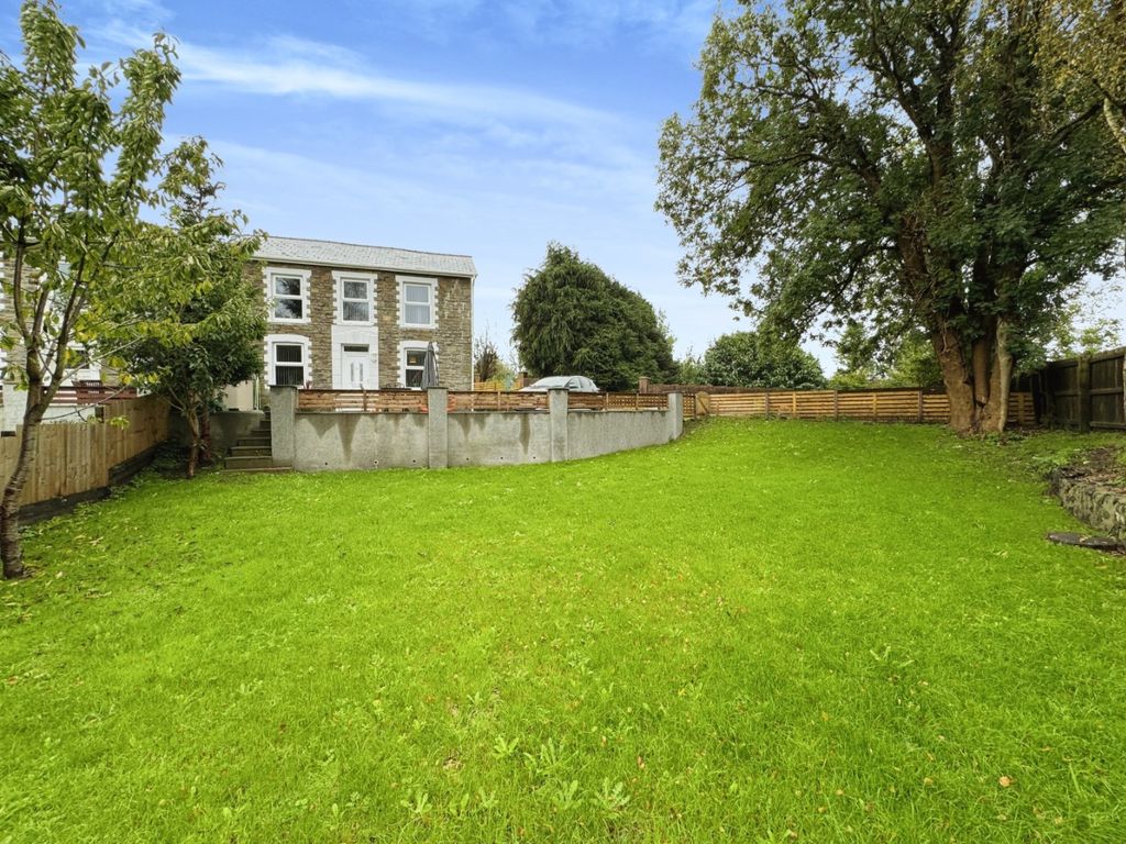 4 bed semidetached house for sale in Bryn Road, Pontarddulais, Swansea