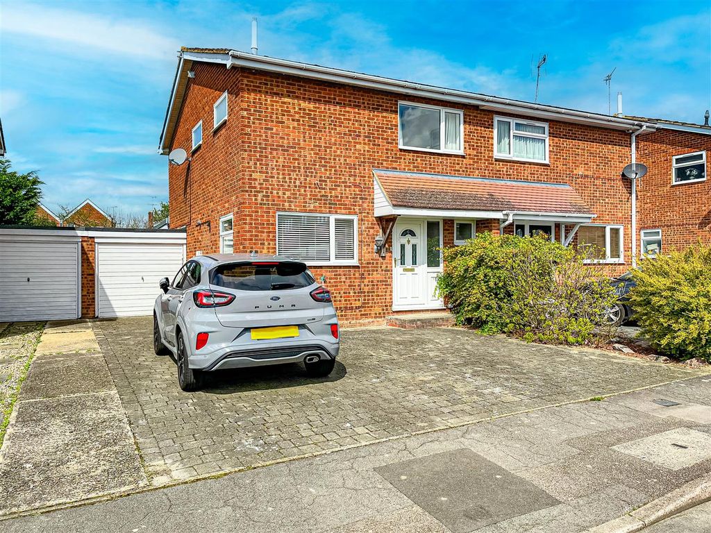 3 bed semidetached house for sale in West Ley, BurnhamOnCrouch CM0