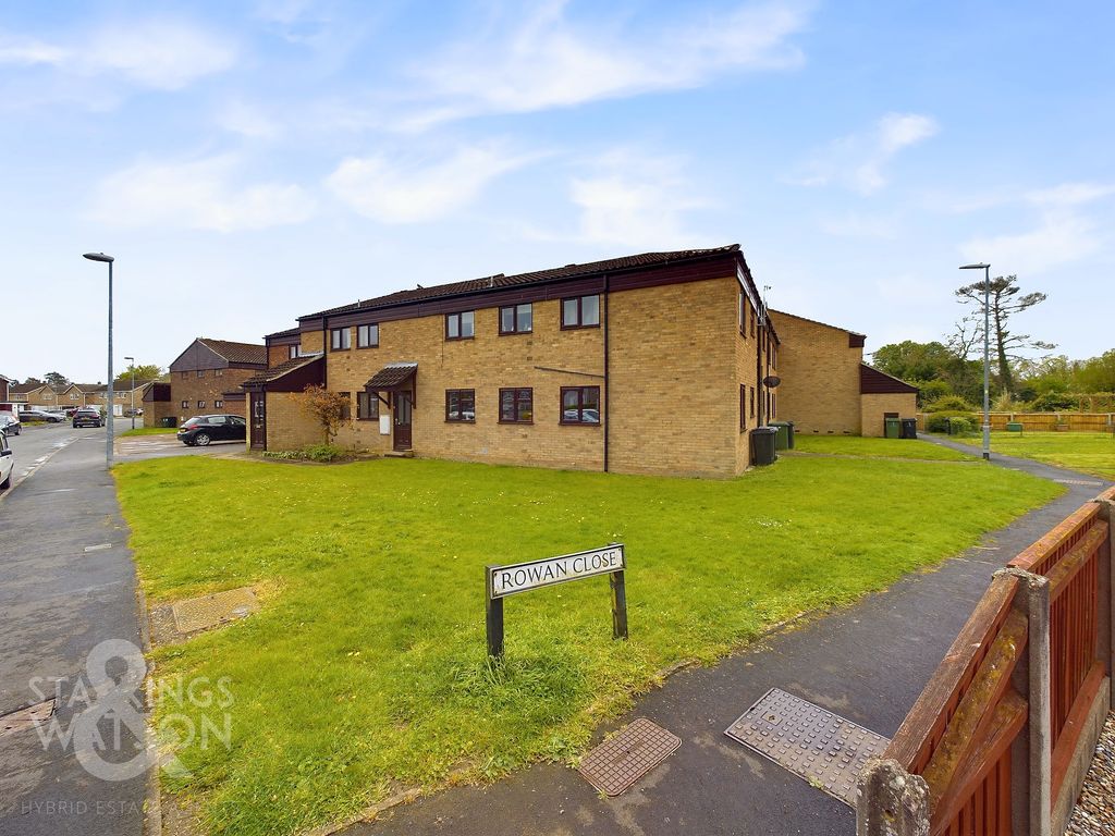 2 bed flat for sale in Rowan Close, Wymondham NR18, £160,000 Zoopla