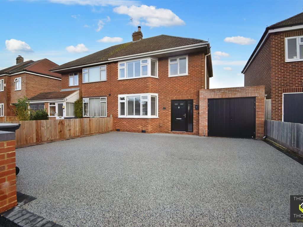3 bed semidetached house to rent in Park Avenue, Longlevens