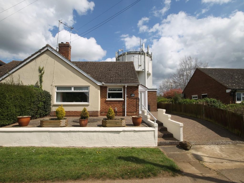 2 bed semidetached bungalow for sale in Northampton Road, Brixworth