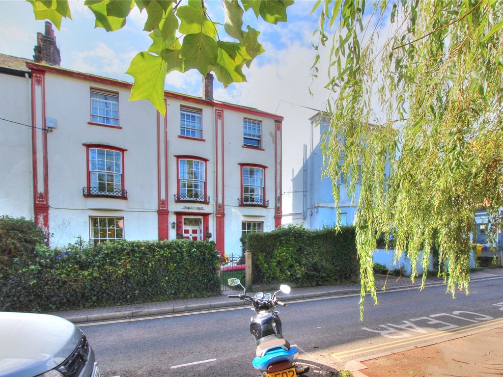 3 bed flat for sale in Brunswick Place, Dawlish, Devon EX7, £115,000