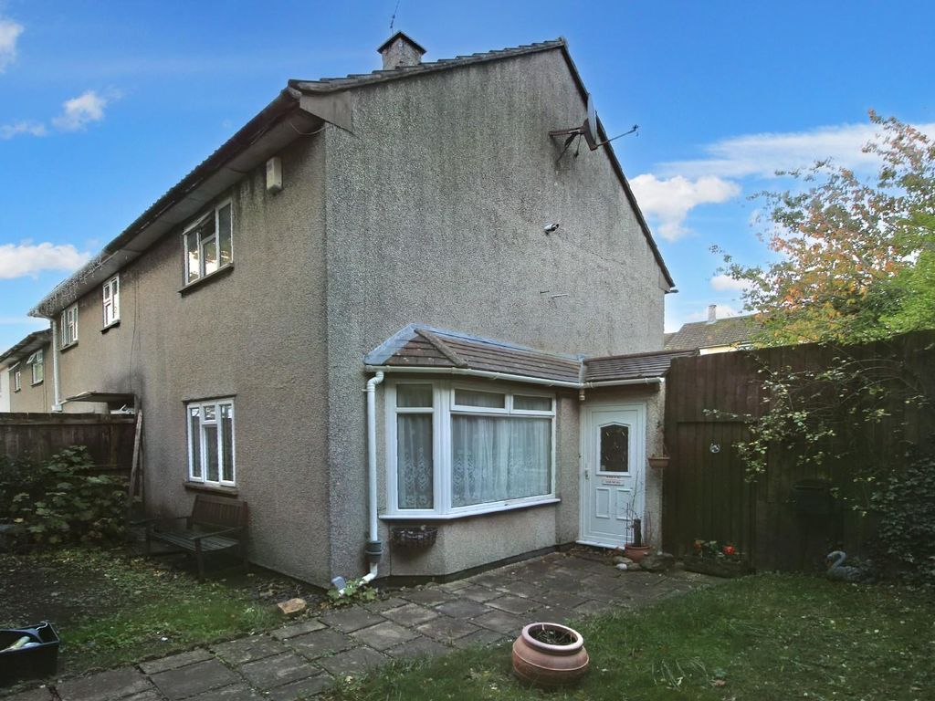 2 bed end terrace house for sale in Sturminster Road, Stockwood