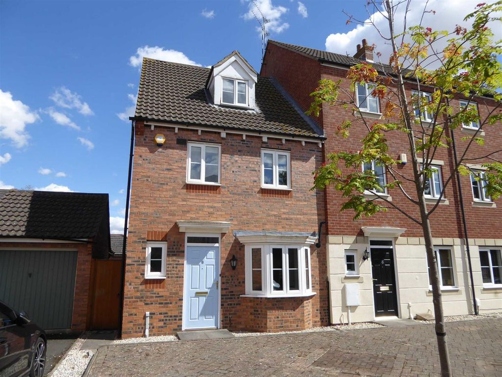 3 bed town house to rent in Costard Avenue, Warwick Gates, Warwick CV34
