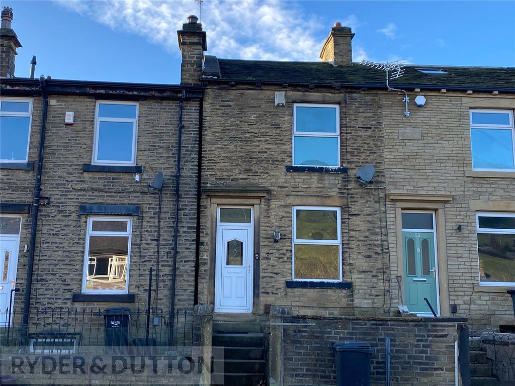 2 bed terraced house to rent in Shay Lane, Holmfield, Halifax, West
