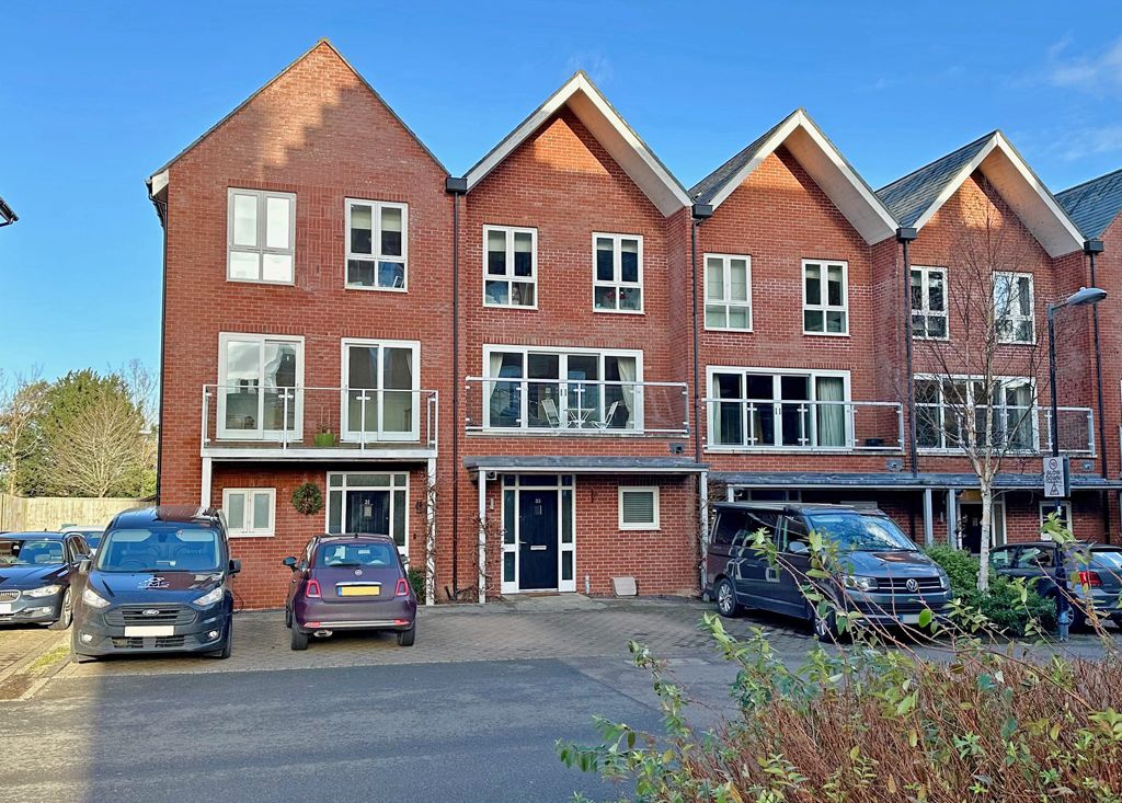 4 bed terraced house for sale in Rotherfield Road, Cholsey, Wallingford