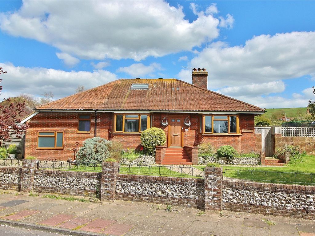 6 bed bungalow for sale in Cissbury Gardens, Findon Valley, Worthing