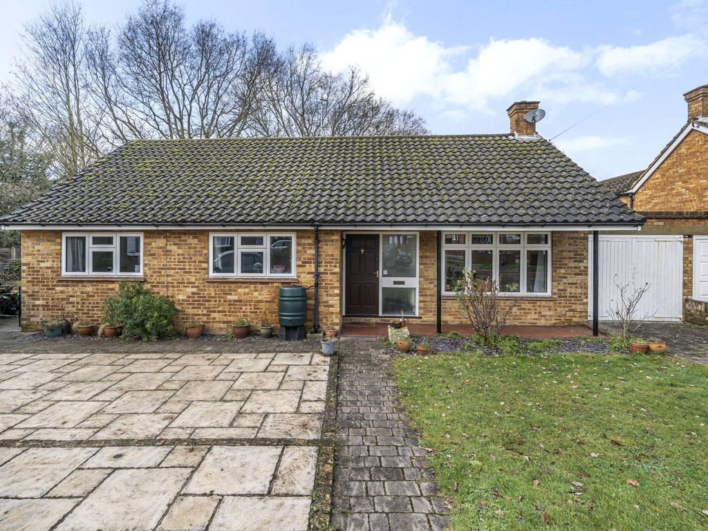 3 bed bungalow for sale in Old Crescent, Shepperton TW17 Zoopla