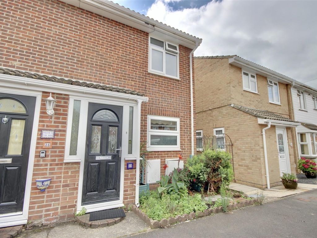 2 bed end terrace house for sale in Cockleshell Gardens, Southsea PO4 Zoopla