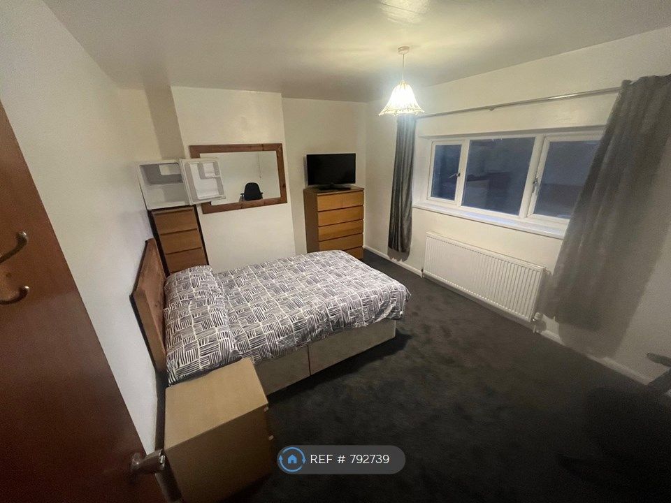 Room to rent in Minerva Street, Bridgend CF31, £585 pcm Zoopla