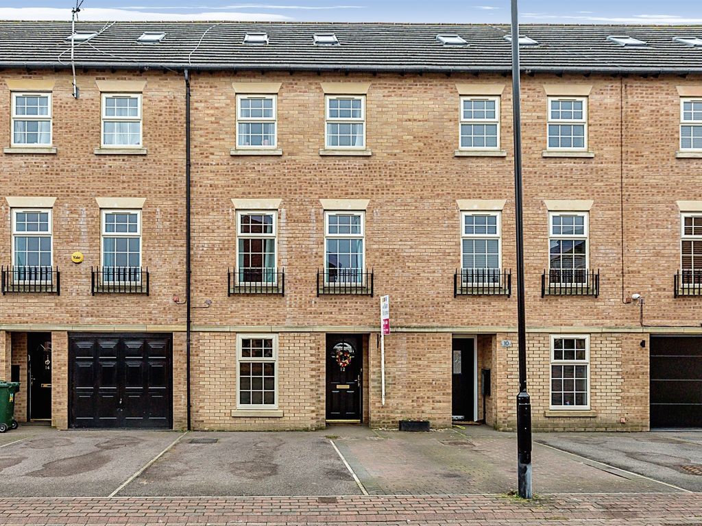 4 bed terraced house for sale in Parkin Court, Ravenfield, Rotherham
