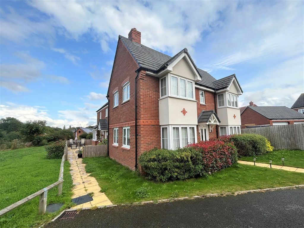 3 bed semidetached house for sale in Whinberry Drive, Bowbrook